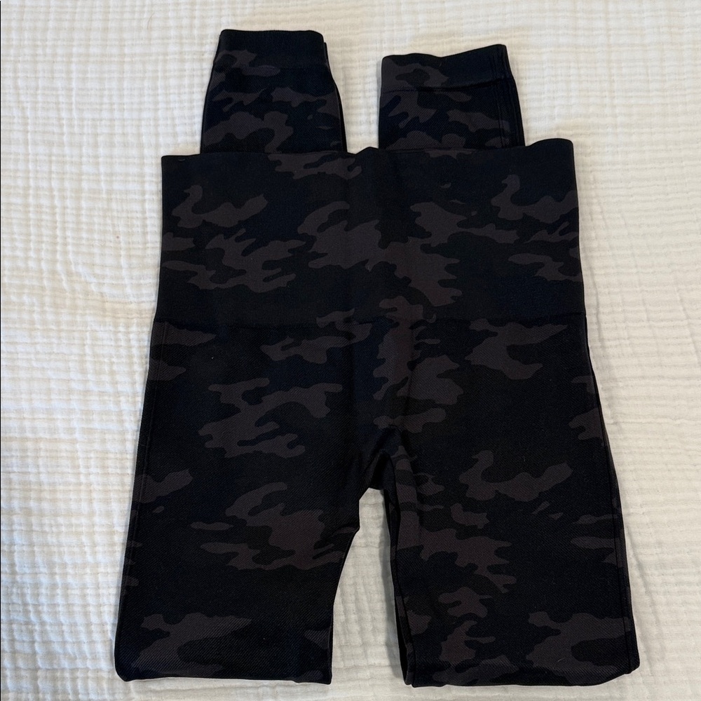 SPANX Camouflage Leggings (M)